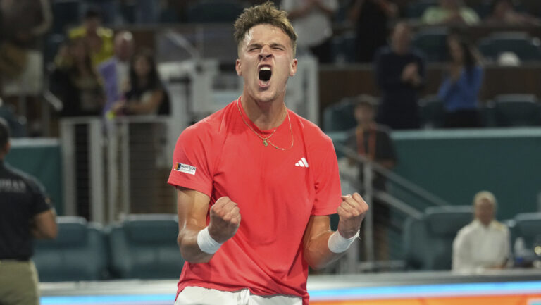 Češki teniser Jakub Menšik plasirao se u polufinale Rolan Garosa
