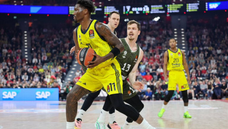 Najdžel Hejs-Dejvis u centru pažnje: Fener ne odustaje, konkurencija vreba